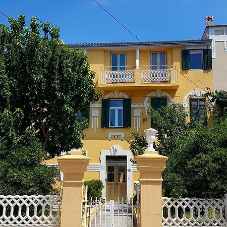 Apartments Eis Baška Eksteriør bilde