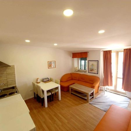 Apartments Eis Baška Eksteriør bilde