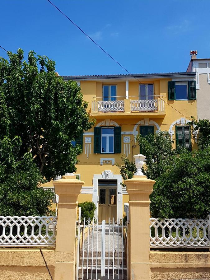 Apartments Eis Baška Eksteriør bilde