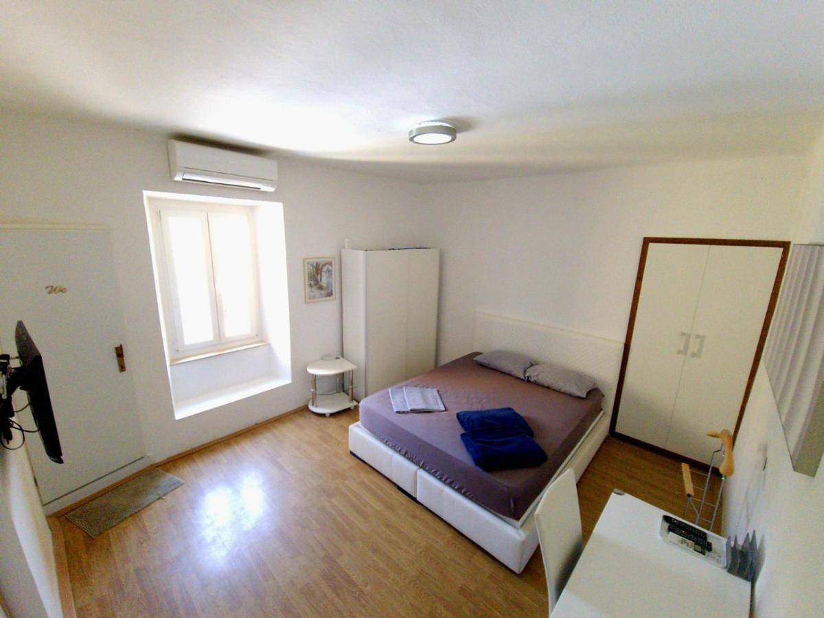 Apartments Eis Baška Eksteriør bilde